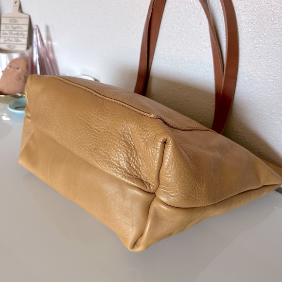 EUC 🍯 Portland Leather Large Zip Tote in Gorgeous Honeycomb Tandles Combo. - Picture 3 of 6